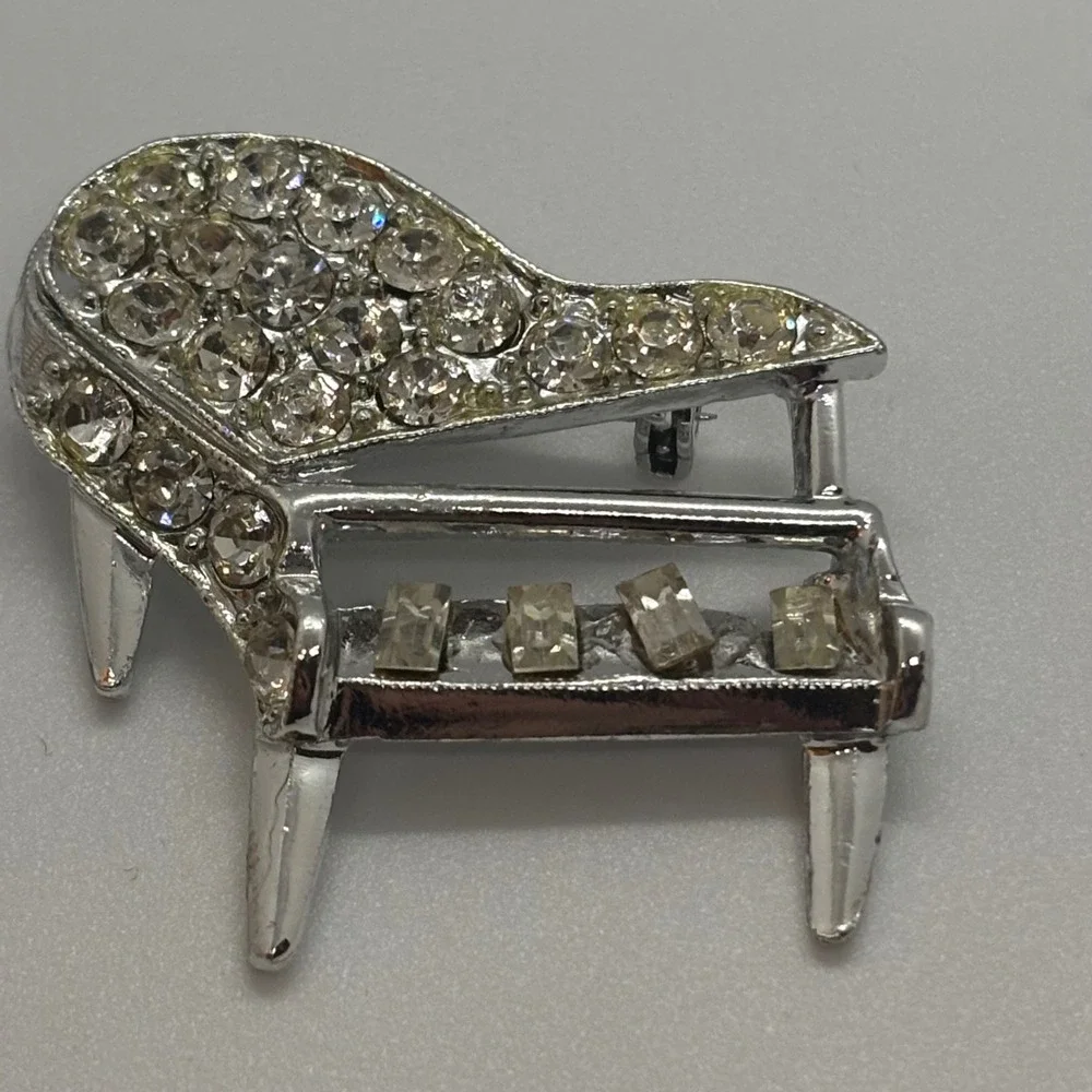 Vintage Piano Brooch Silver Tone Grand Rhinestone‎ Musical Jewelry 4511